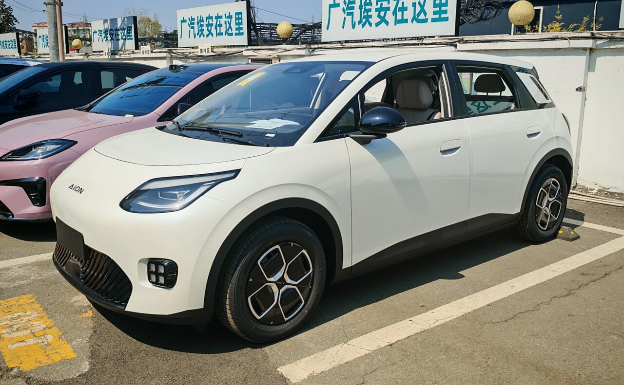 埃安 埃安 UT